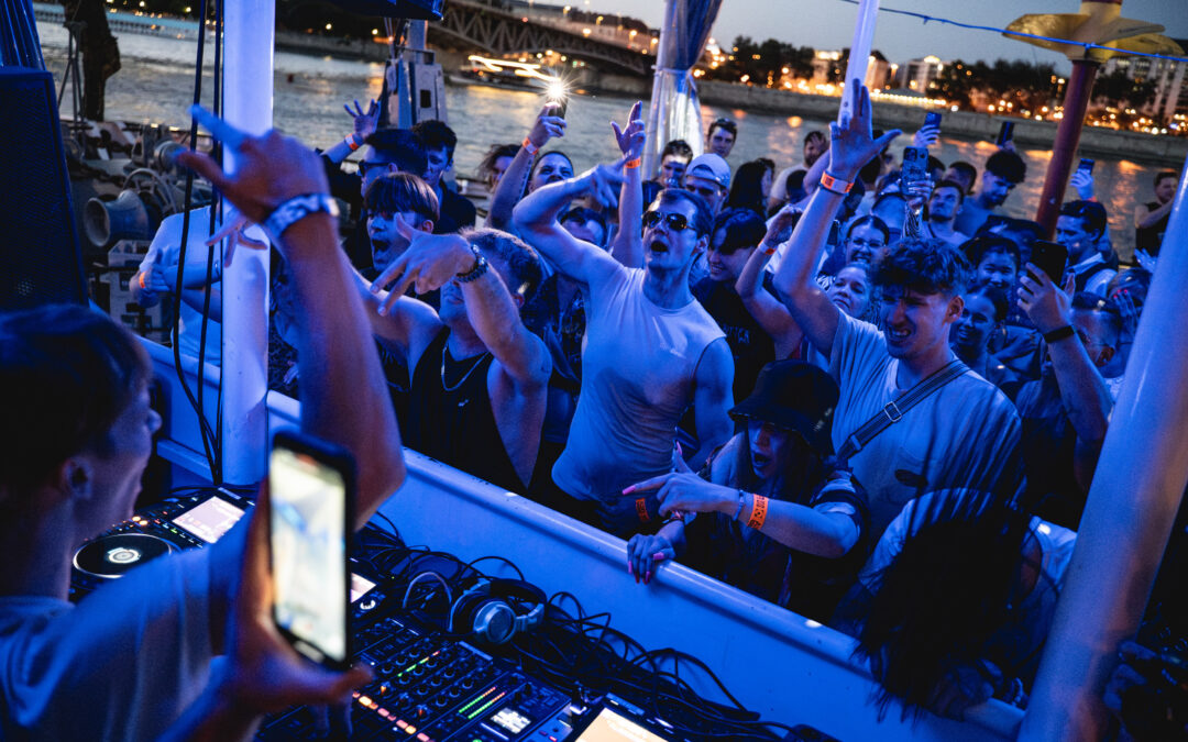 Itt az open air ideje – visszatérnek a naplementés elektronikus programsorozatok a Hajóra!